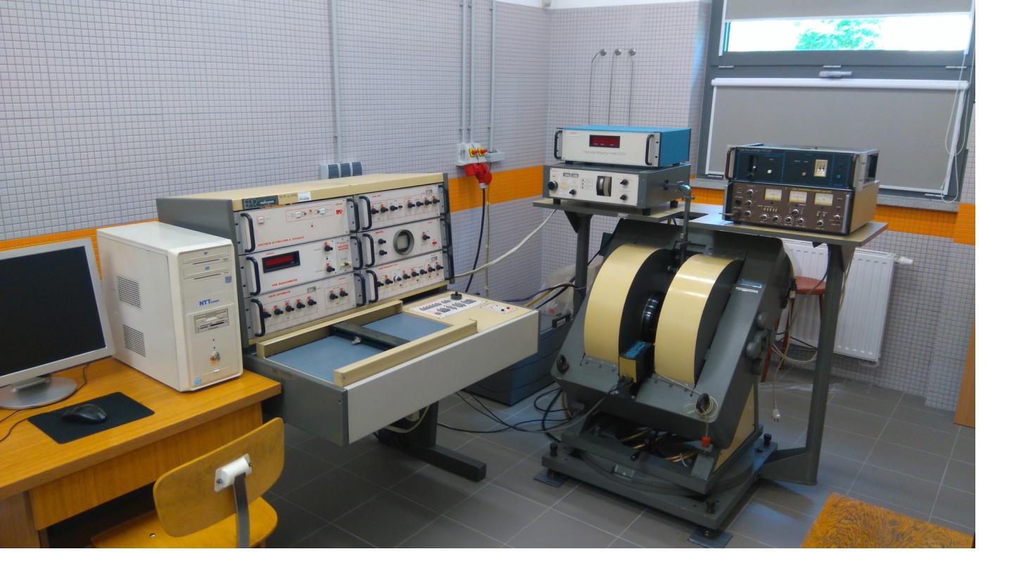 Spektrometr EPR fali ciągłej RADIOPAN serii SE/X-2547